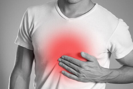 Каковы причины боли в грудной клетке?